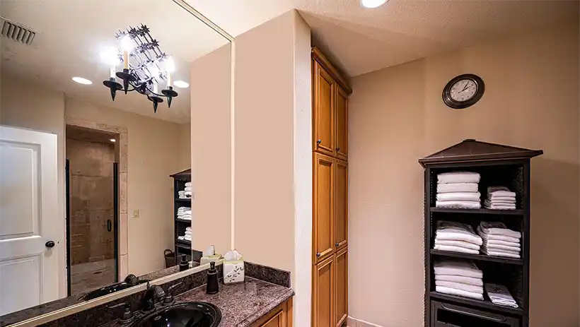 full bath and dressing room