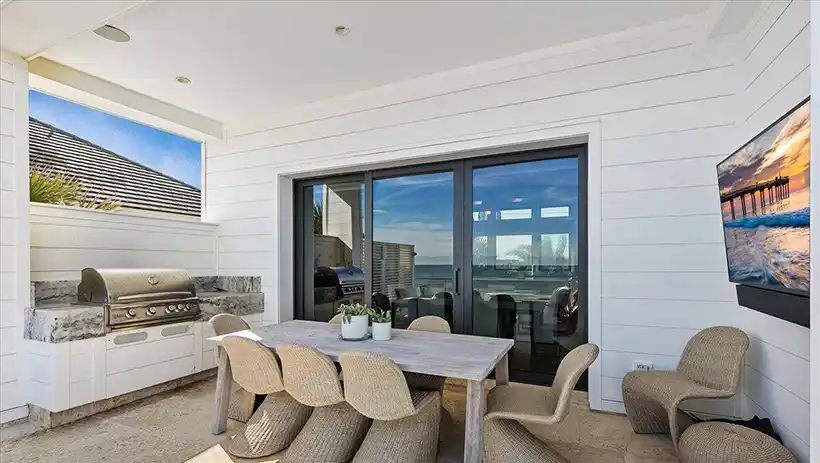 Outdoor Dining and grill